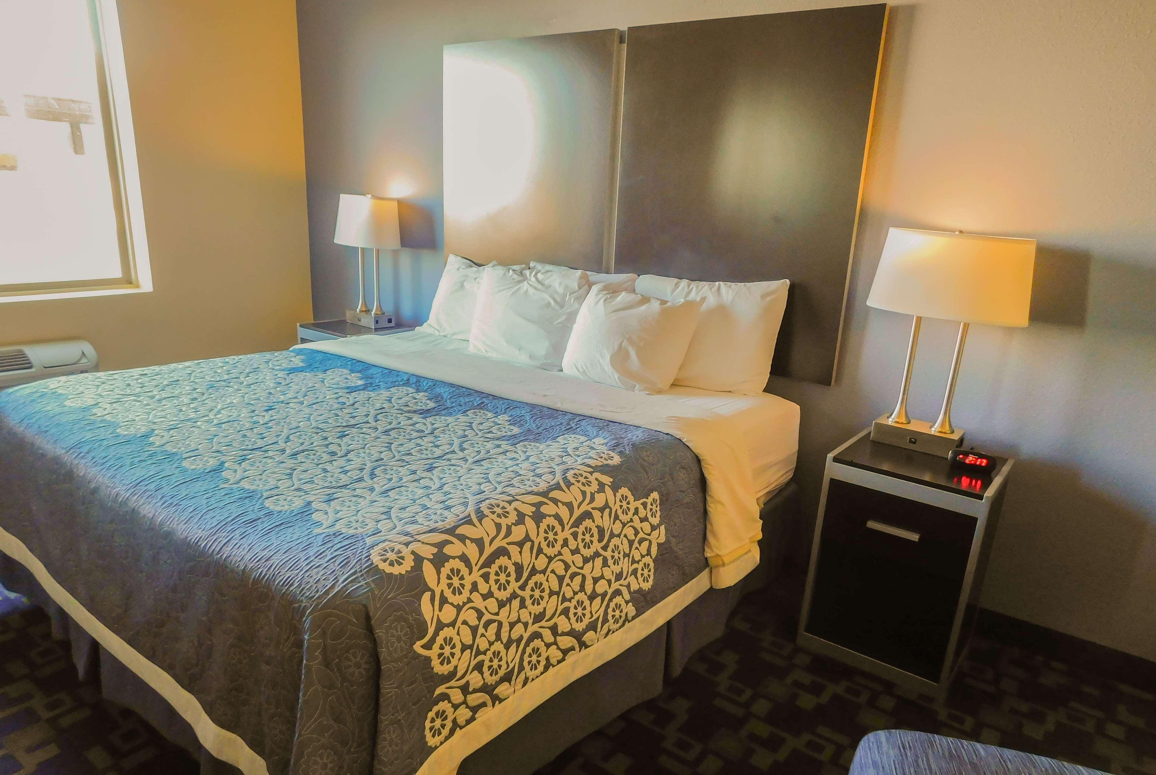 Days Inn & Suites By Wyndham Pocahontas Buitenkant foto