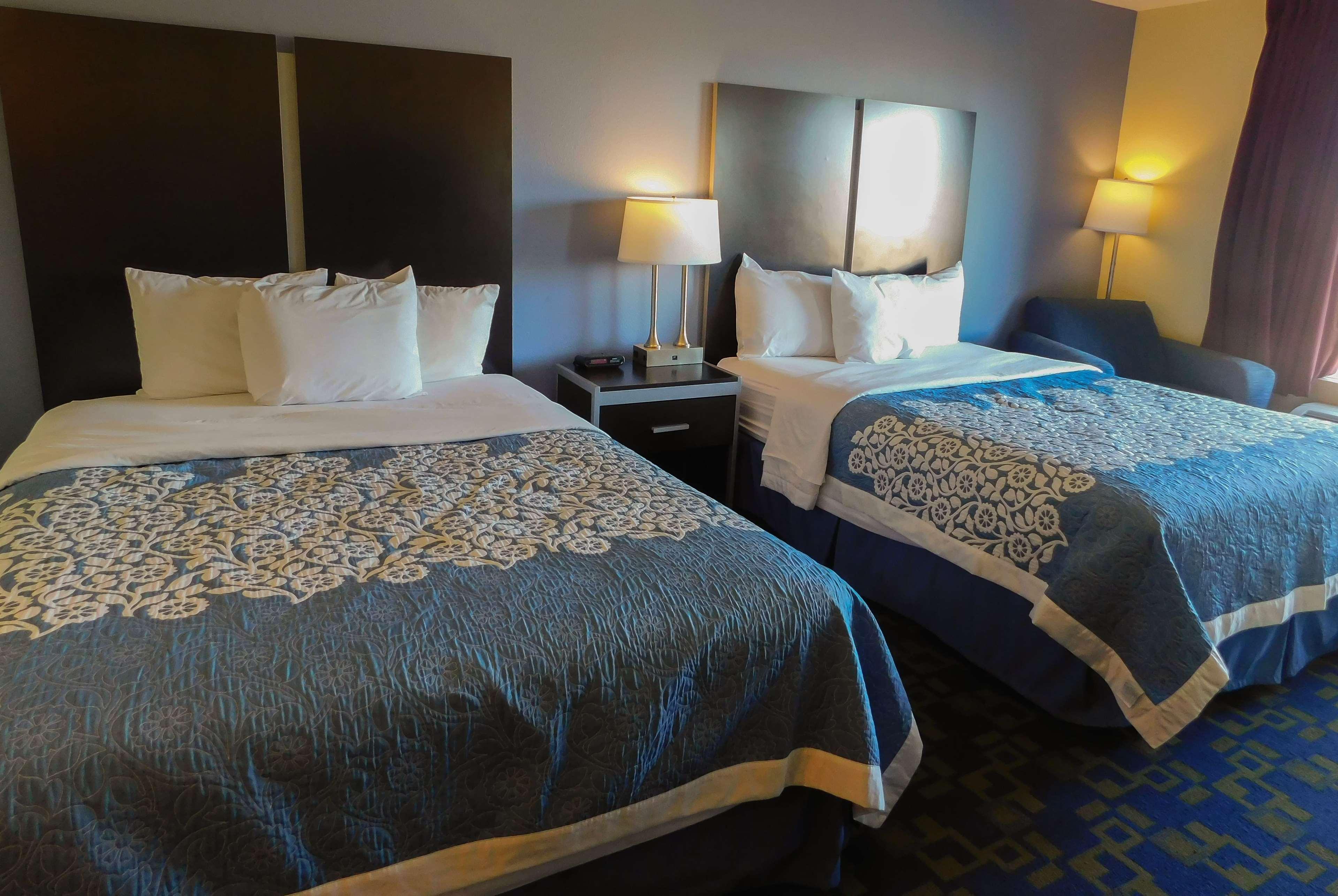 Days Inn & Suites By Wyndham Pocahontas Buitenkant foto
