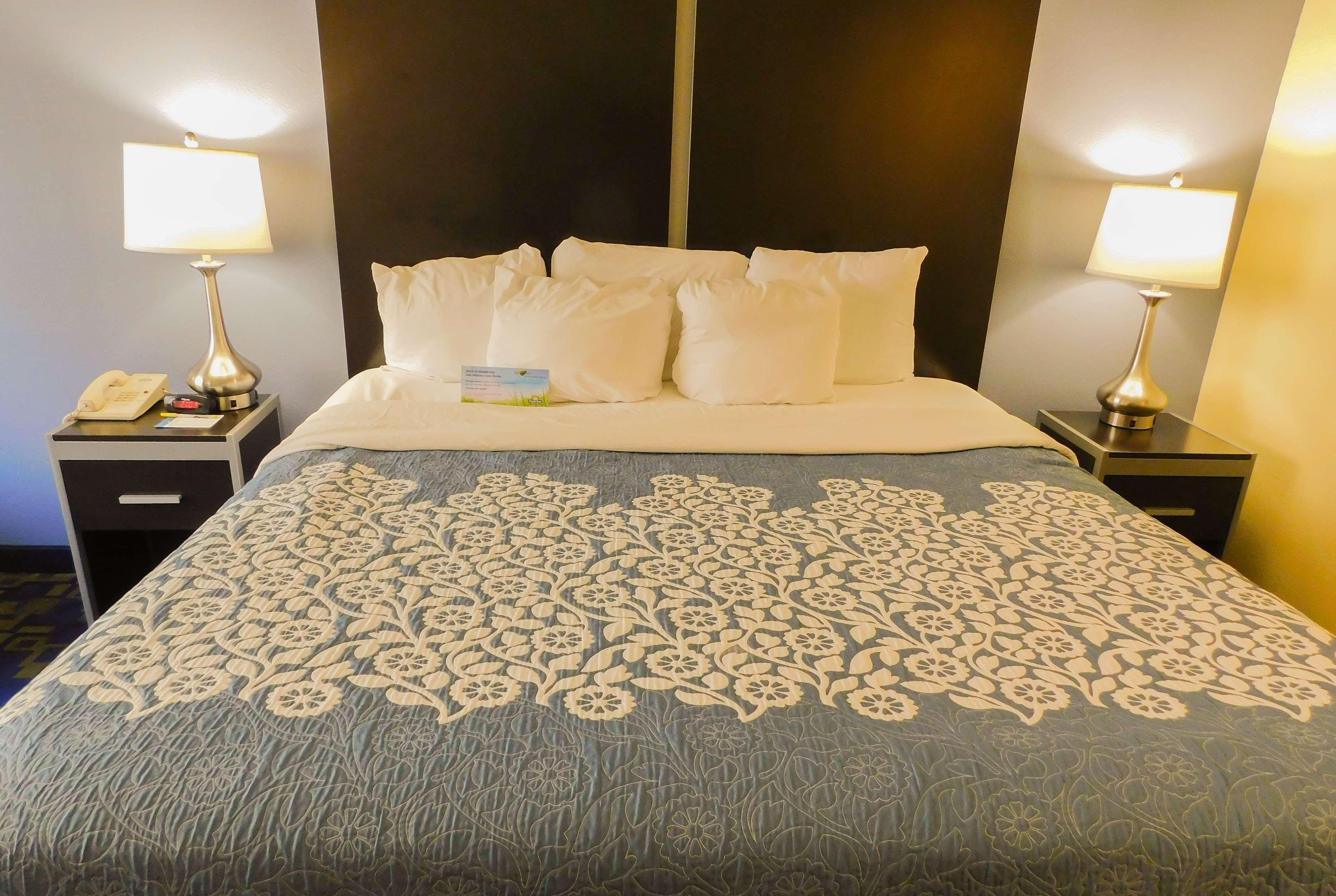 Days Inn & Suites By Wyndham Pocahontas Buitenkant foto