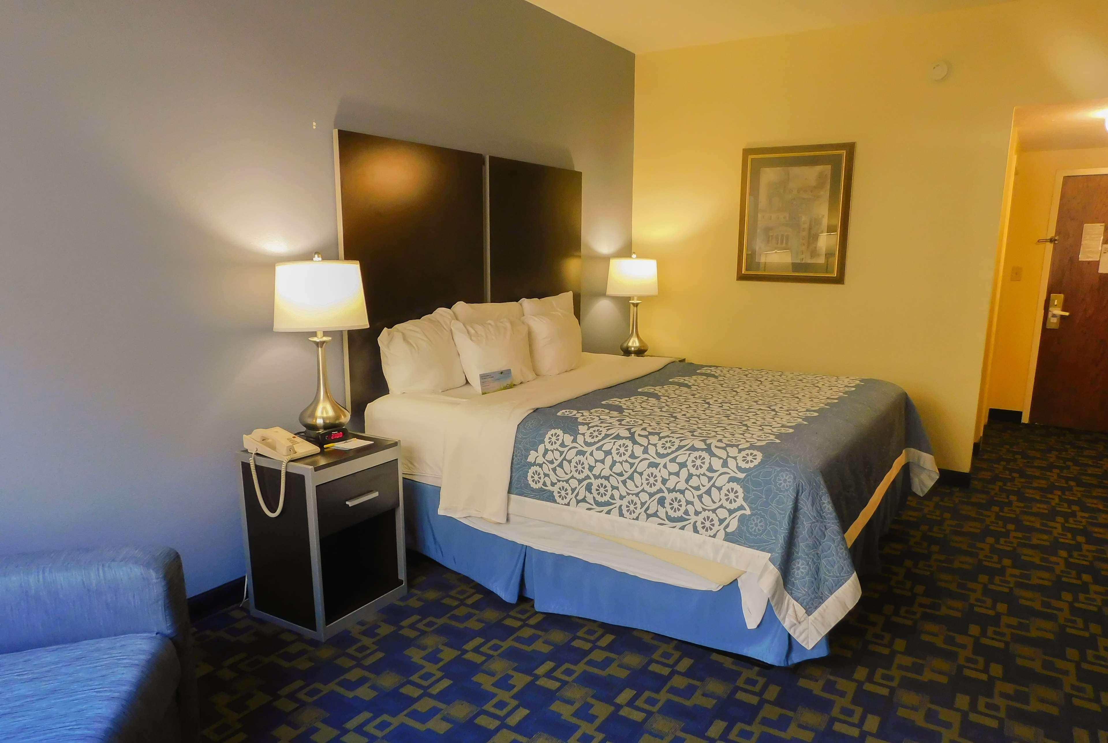 Days Inn & Suites By Wyndham Pocahontas Buitenkant foto