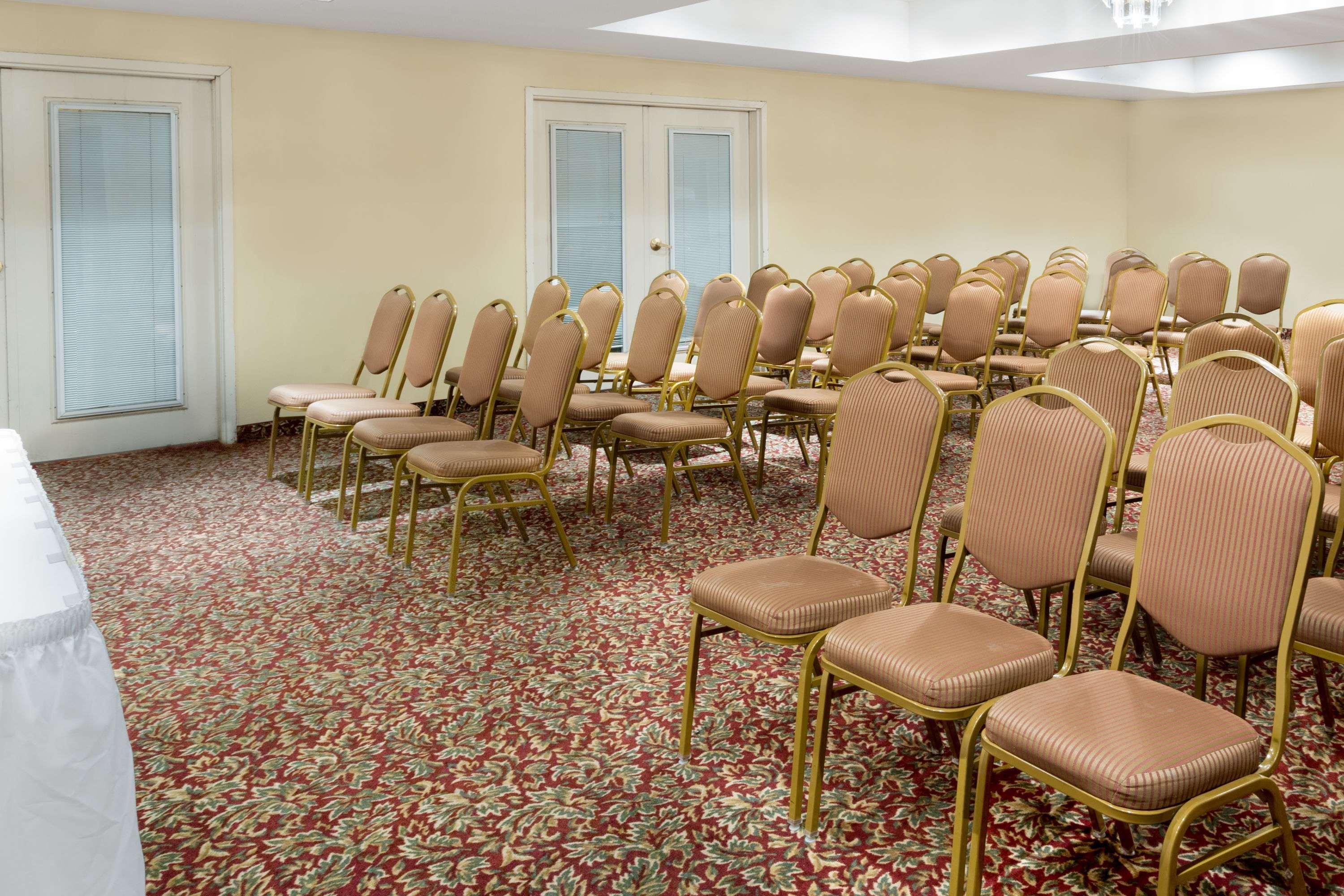 Days Inn & Suites By Wyndham Pocahontas Buitenkant foto