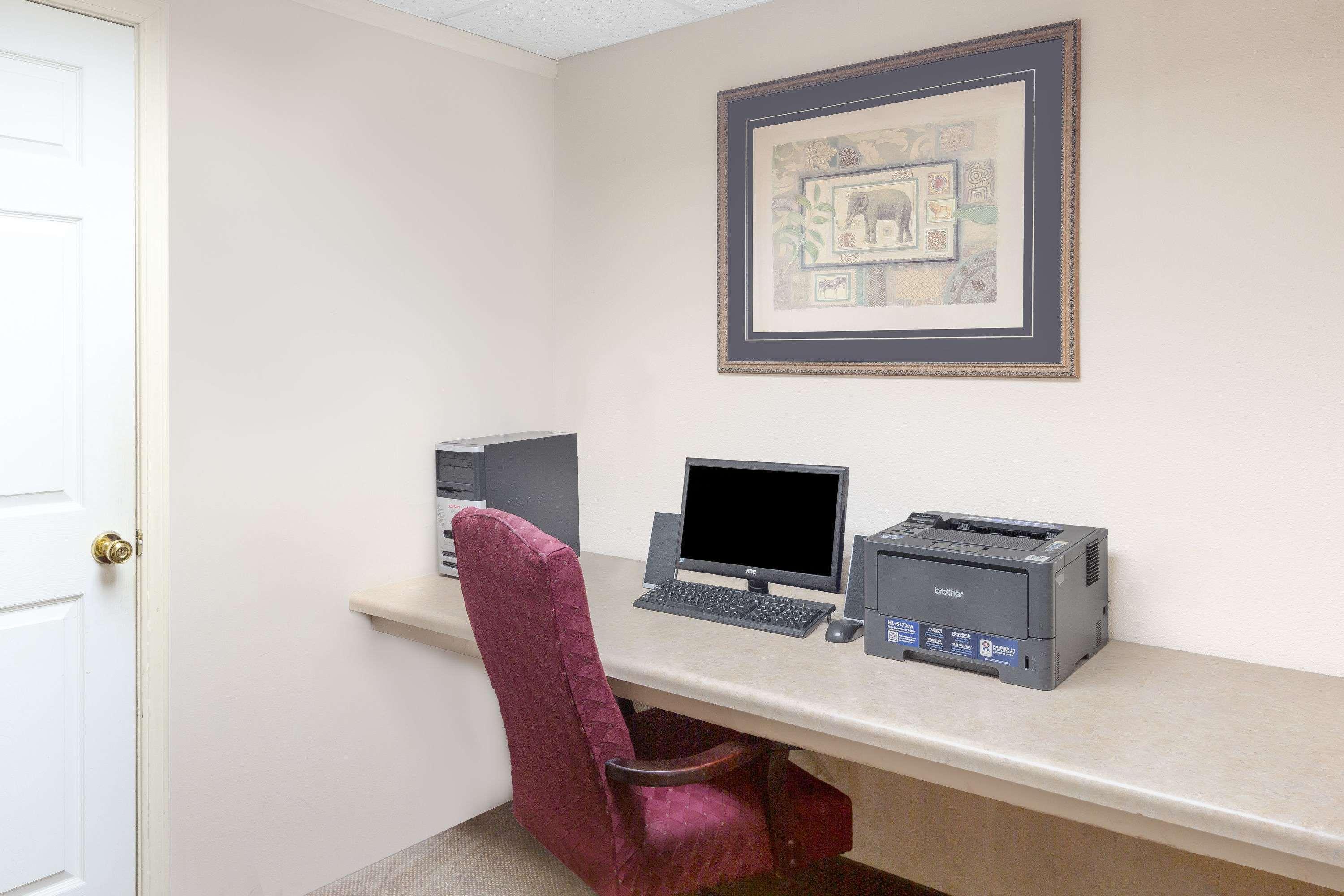 Days Inn & Suites By Wyndham Pocahontas Buitenkant foto