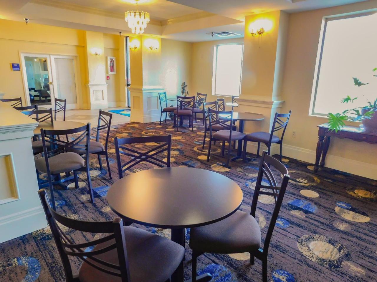 Days Inn & Suites By Wyndham Pocahontas Buitenkant foto